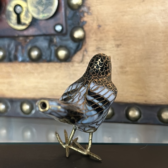 Gold Small metal bird with beautiful accents - Picture 7 of 7